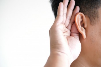 young-man-hearing-loss-sound-waves-simulation-technology_36325-917